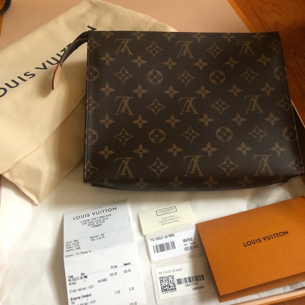 *SOLD*Louis Vuitton Toiletry 26